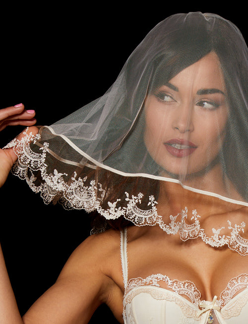 Daisy Ivory Veil