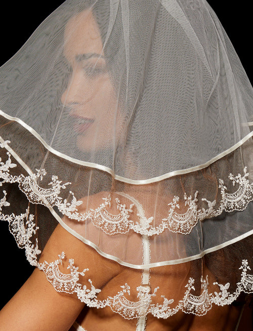 Daisy Ivory Veil
